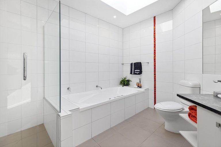 Photo of property in Alto Apartments, 4a/22 Telford Terrace, Oriental Bay, Wellington, 6011