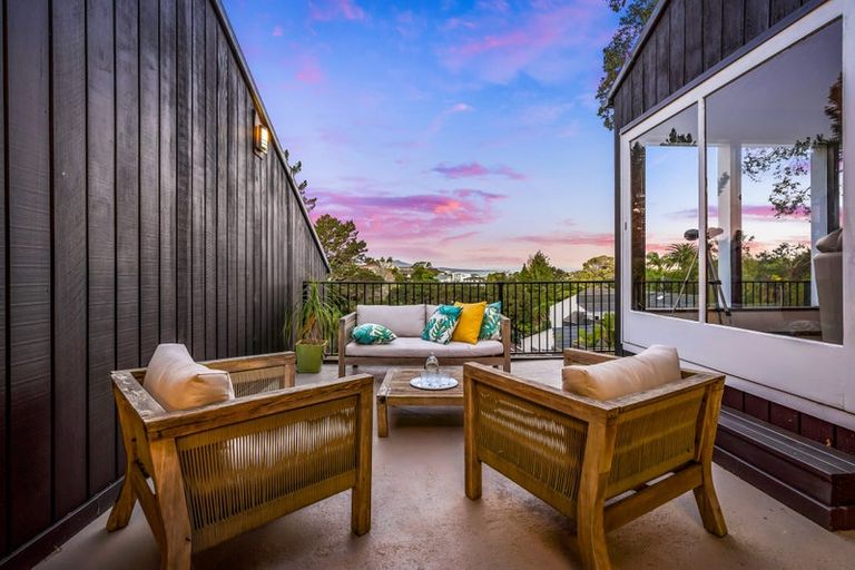 Photo of property in 62 Parr Terrace, Castor Bay, Auckland, 0620