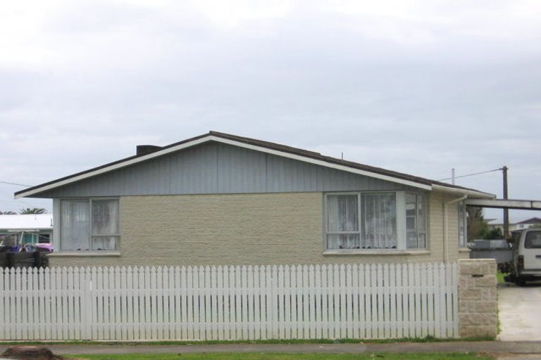 Photo of property in 14 Grenville Street, Levin, 5510