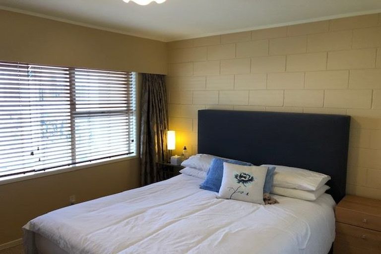 Photo of property in 2/16 Beach Road, Castor Bay, Auckland, 0620