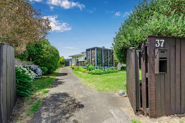 Photo of property in 37 Mazengarb Road, Paraparaumu Beach, Paraparaumu, 5032