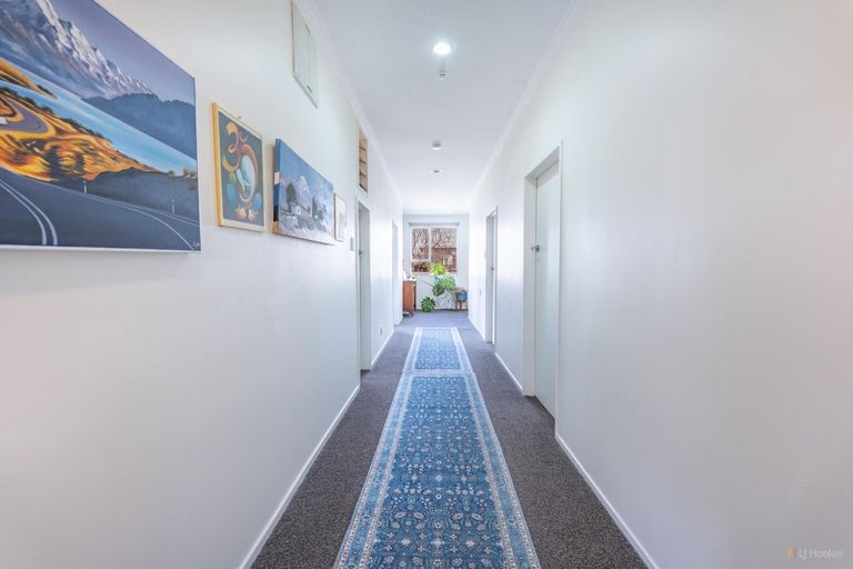Photo of property in 60 Timaru Road, Waimate, 7924