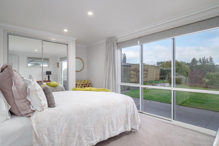 Photo of property in 14 Clifford Close, Leamington, Cambridge, 3432