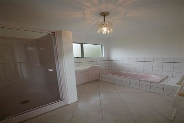 Photo of property in 15 Gellert Road, Karaka, Papakura, 2580