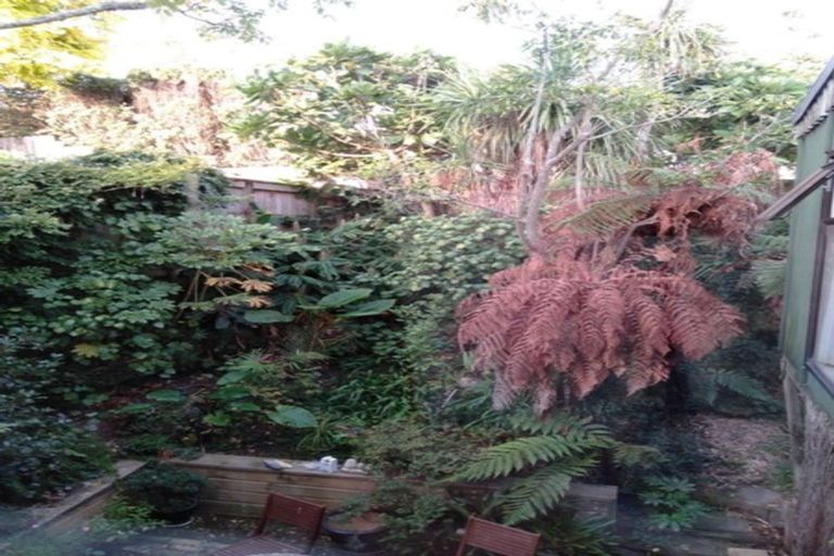 Photo of property in 2/26 Colonial Road, Birkenhead, Auckland, 0626