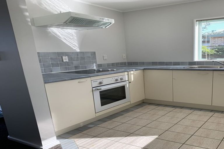 Photo of property in 16 Imelda Road, Te Atatu Peninsula, Auckland, 0610