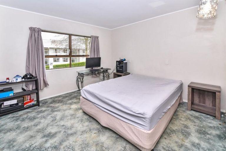 Photo of property in 1/2 West Street, Papakura, 2110