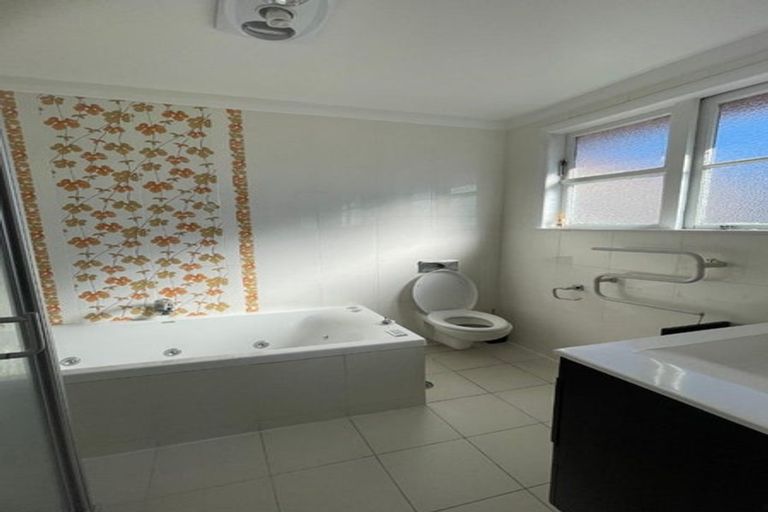 Photo of property in 87 Hillsborough Road, Hillsborough, Auckland, 1042