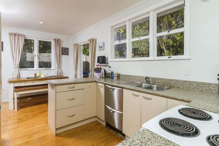 Photo of property in 1/12 Selwyn Crescent, Forrest Hill, Auckland, 0620