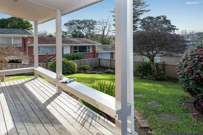 Photo of property in 2/30 Uxbridge Road, Mellons Bay, Auckland, 2014