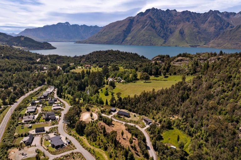 Photo of property in 19 Haast Eagle Road, Mount Creighton, 9371