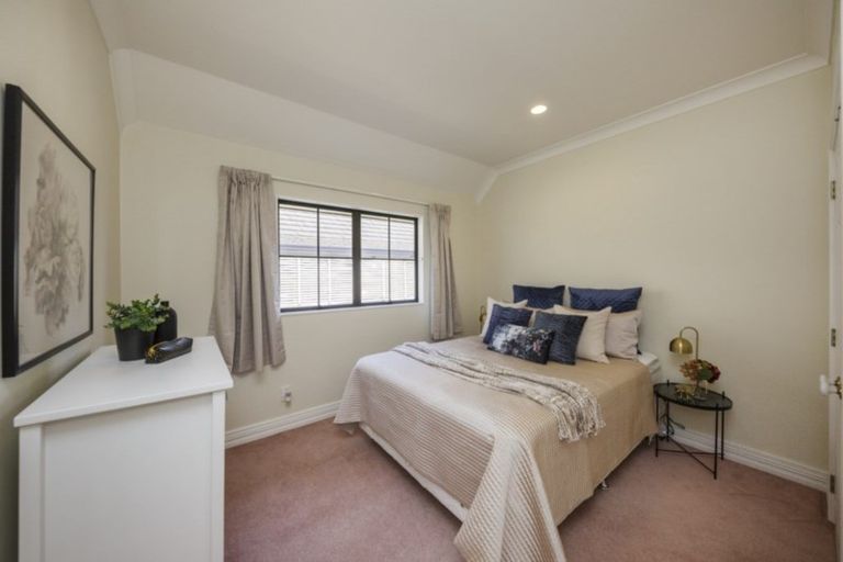 Photo of property in 5 Kilkenny Place, Fitzherbert, Palmerston North, 4410