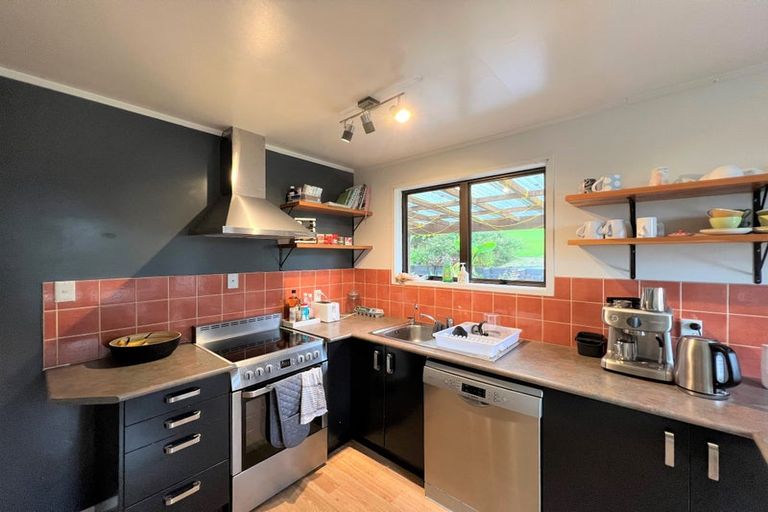 Photo of property in 16 Panzic Place, Glen Eden, Auckland, 0602