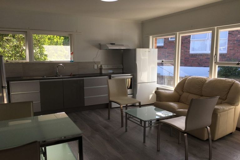 Photo of property in 2/58 Taharoto Road, Takapuna, Auckland, 0622