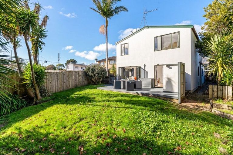 Photo of property in 2/3 Domain Road, Glenfield, Auckland, 0629