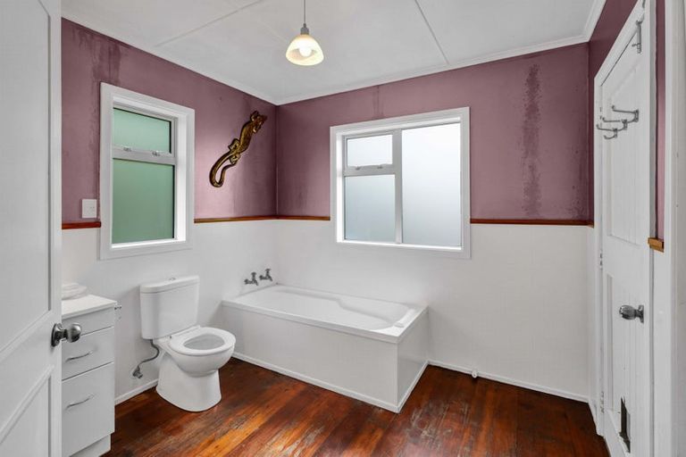 Photo of property in 33 High Street, Eltham, 4322