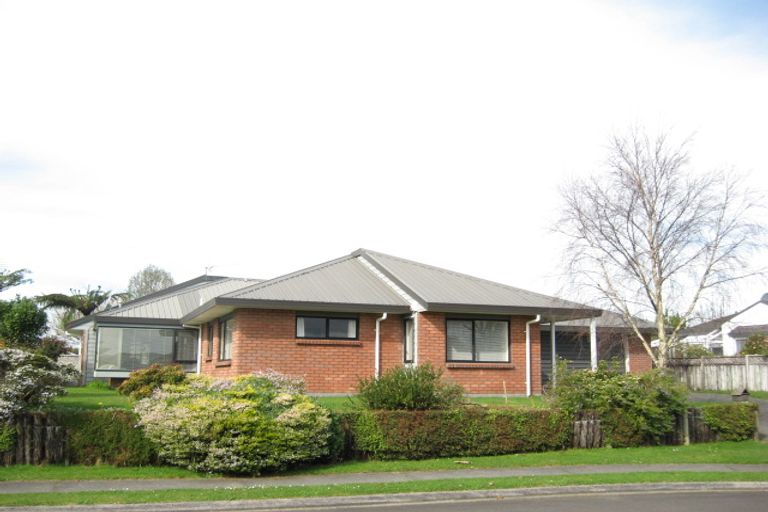 Photo of property in 3 Larsen Place, Merrilands, New Plymouth, 4312