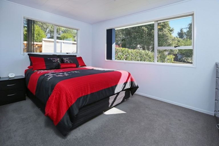 Photo of property in 10 Longreach Drive, Sunnyvale, Auckland, 0612