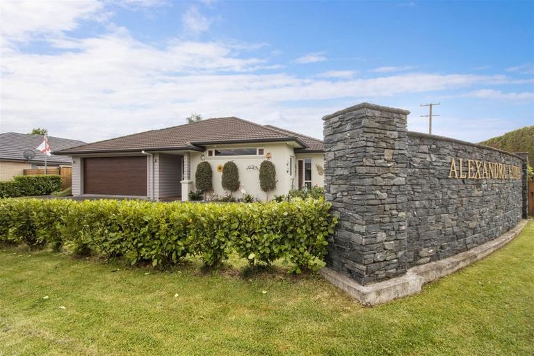 Photo of property in 2 Friis Drive, Katikati, 3178