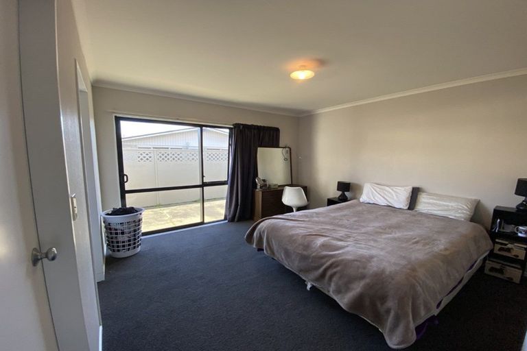 Photo of property in 8 Tiraumea Street, Palmerston North, 4410