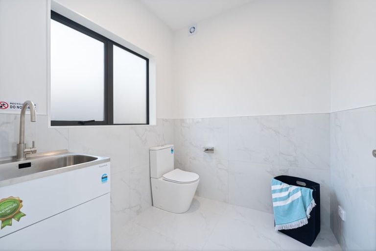 Photo of property in 23a West Harbour Drive, West Harbour, Auckland, 0618