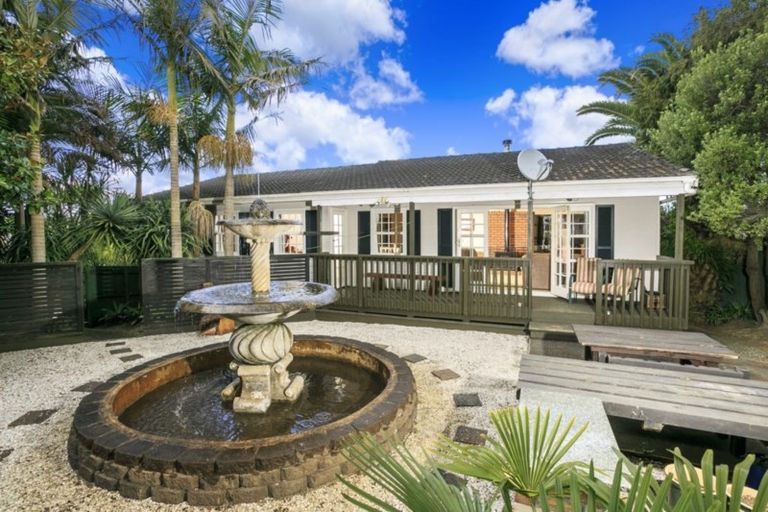 Photo of property in 27-29 Wairau Road, Forrest Hill, Auckland, 0627