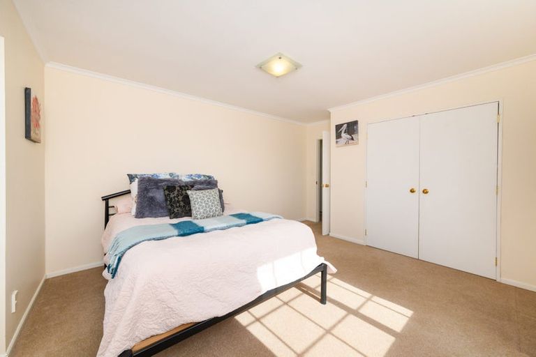 Photo of property in 2 Rosebank Avenue, Kelvin Grove, Palmerston North, 4414