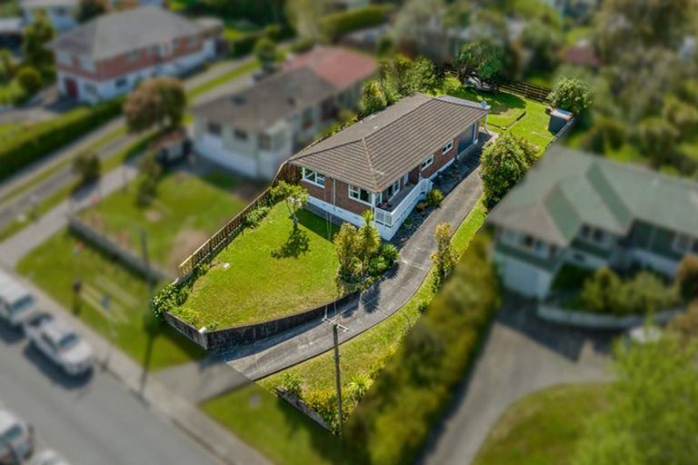 Photo of property in 40 Divich Avenue, Te Atatu South, Auckland, 0610