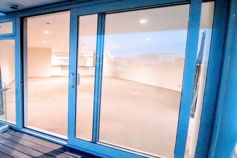 Photo of property in Piermont Apartments, 4i/82 Cable Street, Te Aro, Wellington, 6011