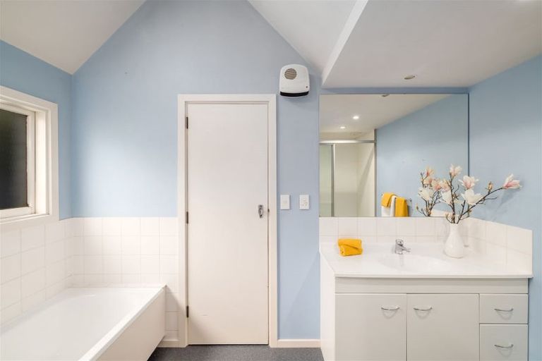 Photo of property in 385 Yaldhurst Road, Russley, Christchurch, 8042