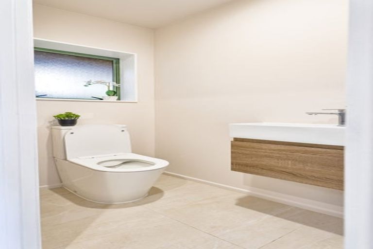 Photo of property in 33a Fairmount Road, Titirangi, Auckland, 0604