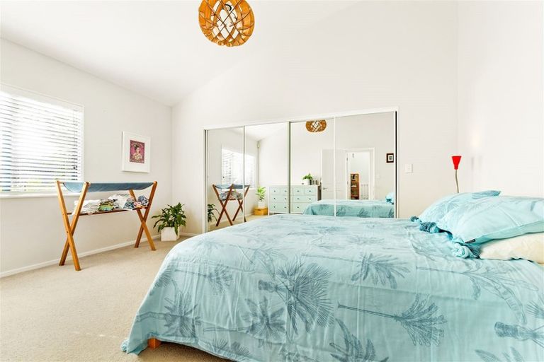 Photo of property in 48 Renata Crescent, Te Atatu Peninsula, Auckland, 0610