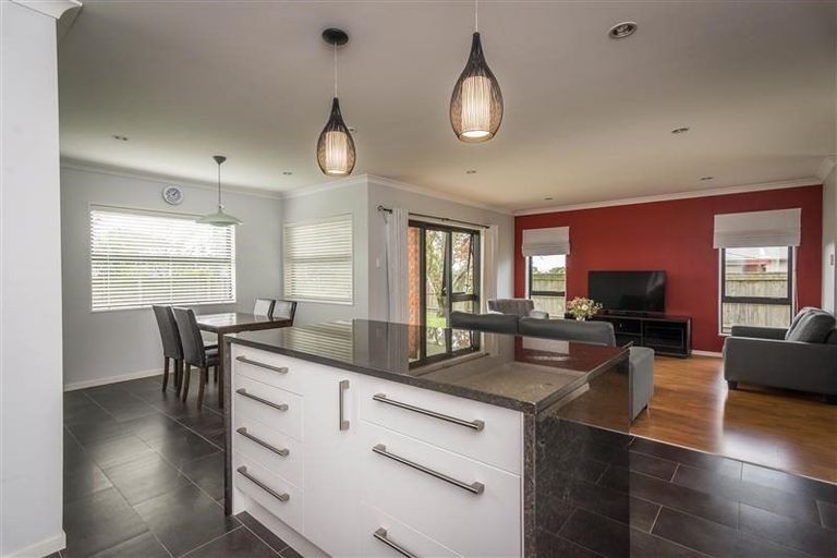 Photo of property in 1 Harding Avenue, Te Atatu South, Auckland, 0610