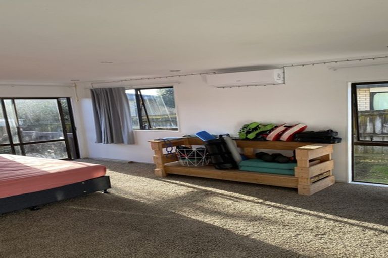 Photo of property in 2/11 Etherton Drive, Weymouth, Auckland, 2103