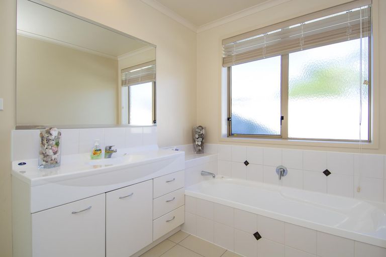 Photo of property in 3 Stenning Place, Papamoa Beach, Papamoa, 3118