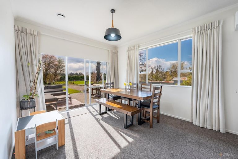 Photo of property in 60 Timaru Road, Waimate, 7924