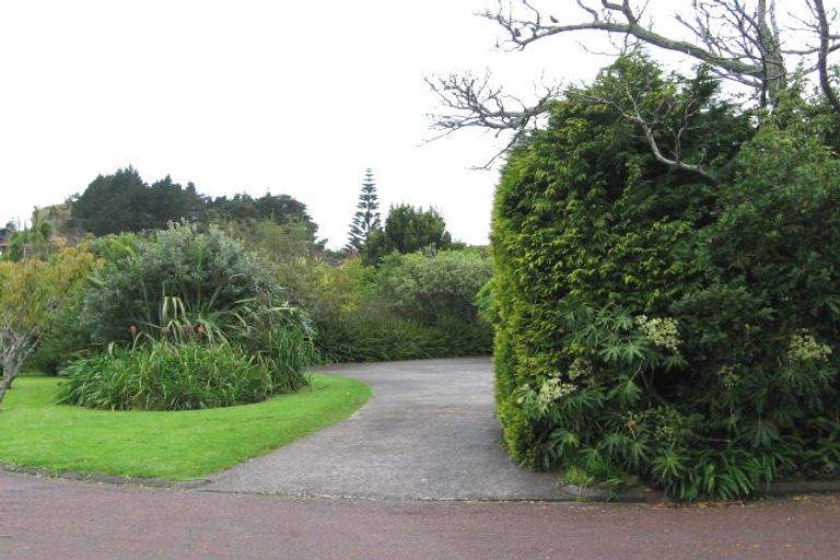 Photo of property in 1/2 Endymion Place, Half Moon Bay, Auckland, 2012