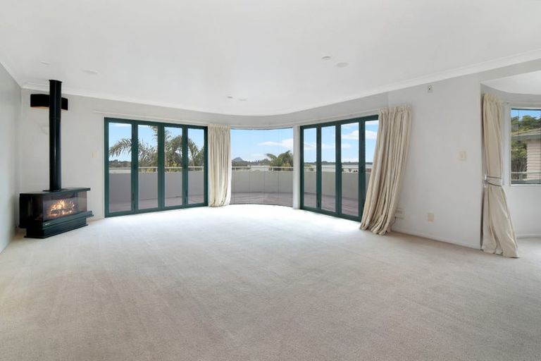 Photo of property in 22 Downing Place, Welcome Bay, Tauranga, 3112