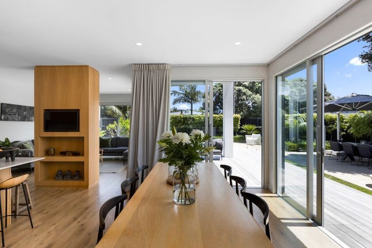 Photo of property in 52 Walton Street, Red Beach, 0932