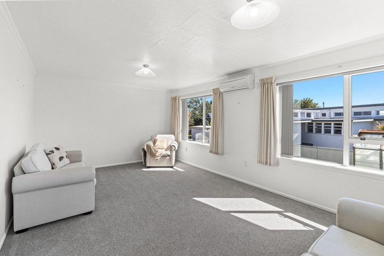 Photo of property in 20-20a Huatoki Street, Vogeltown, New Plymouth, 4310