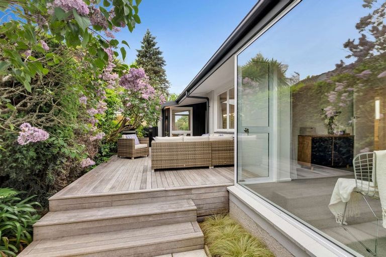 Photo of property in 33 Kent Lodge Avenue, Avonhead, Christchurch, 8042