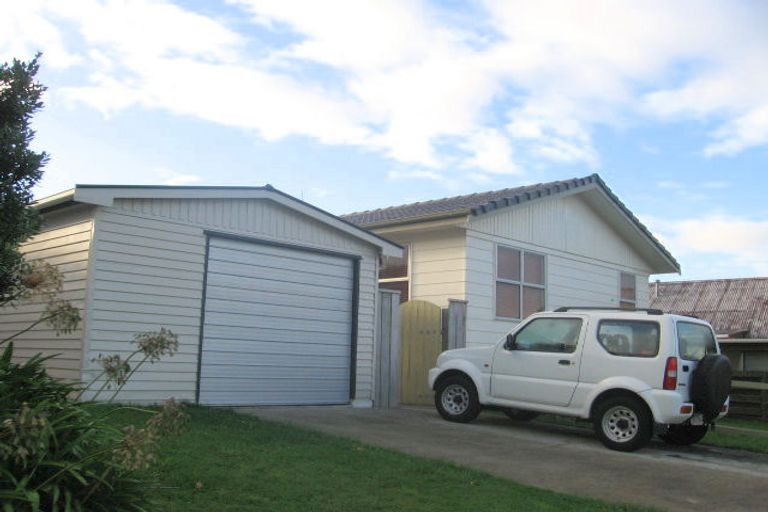 Photo of property in 10 Deveron Place, Tawa, Wellington, 5028