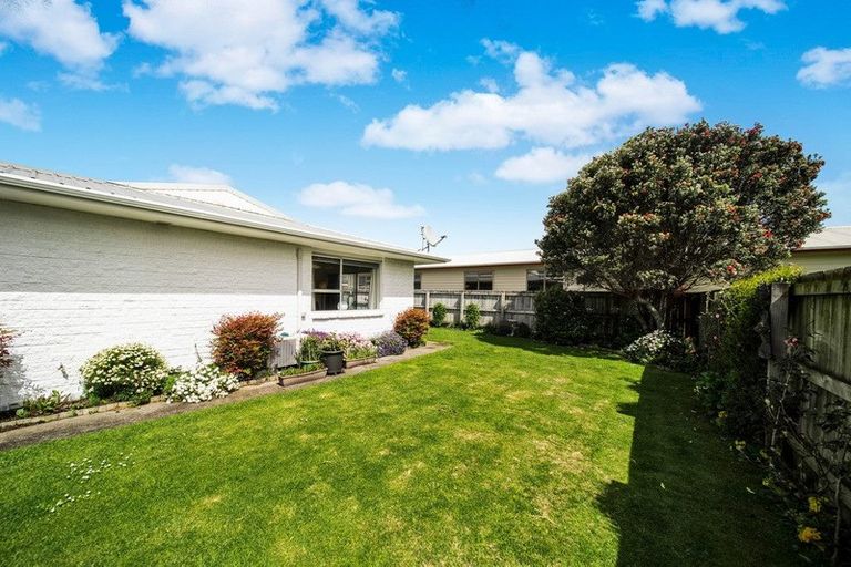 Photo of property in 4/29 Clemow Road, Fitzroy, New Plymouth, 4312