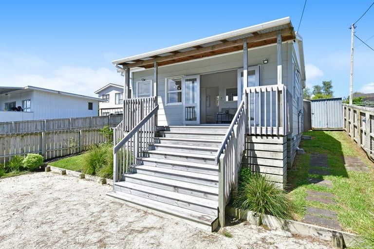 Photo of property in 12a Matai Road, Stanmore Bay, Whangaparaoa, 0932