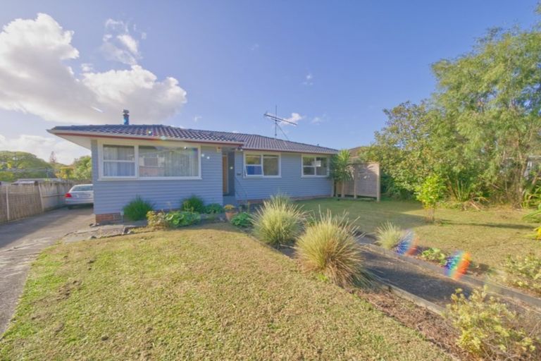 Photo of property in 5 Pendlebury Street, Green Bay, Auckland, 0604