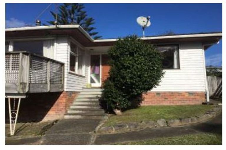 Photo of property in 11 Aplin Place, Birkdale, Auckland, 0626