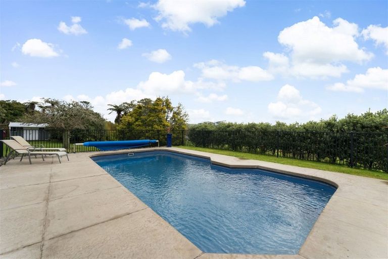 Photo of property in 72 Hanham Road, Kumeu, 0891