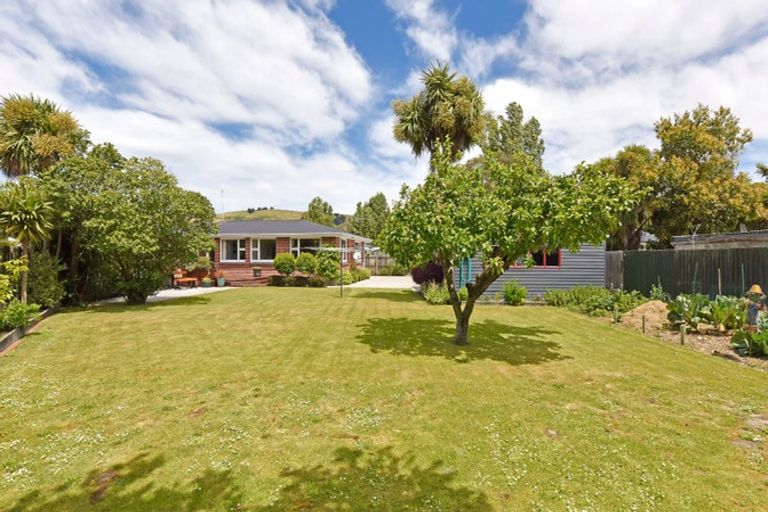 Photo of property in 16 Adams Place, Woolston, Christchurch, 8023