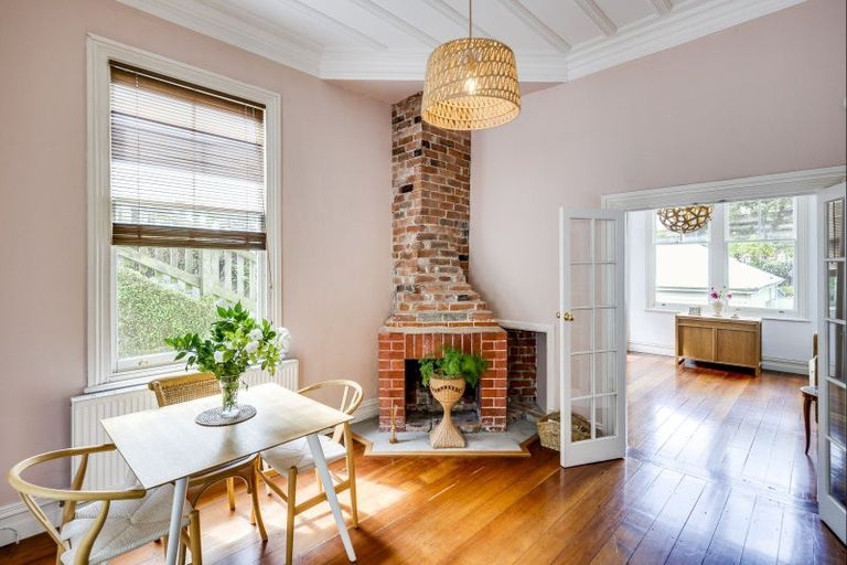 Photo of property in 2 Cameron Road, Bluff Hill, Napier, 4110