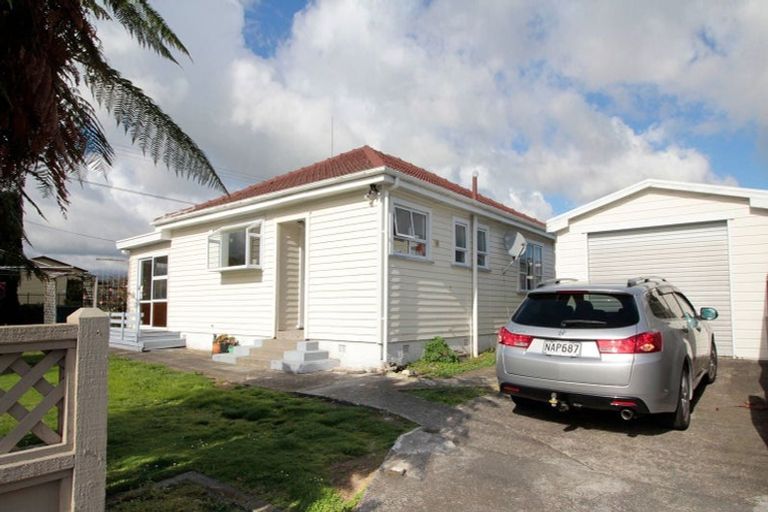 Photo of property in 85 Bartholomew Road, Levin, 5510